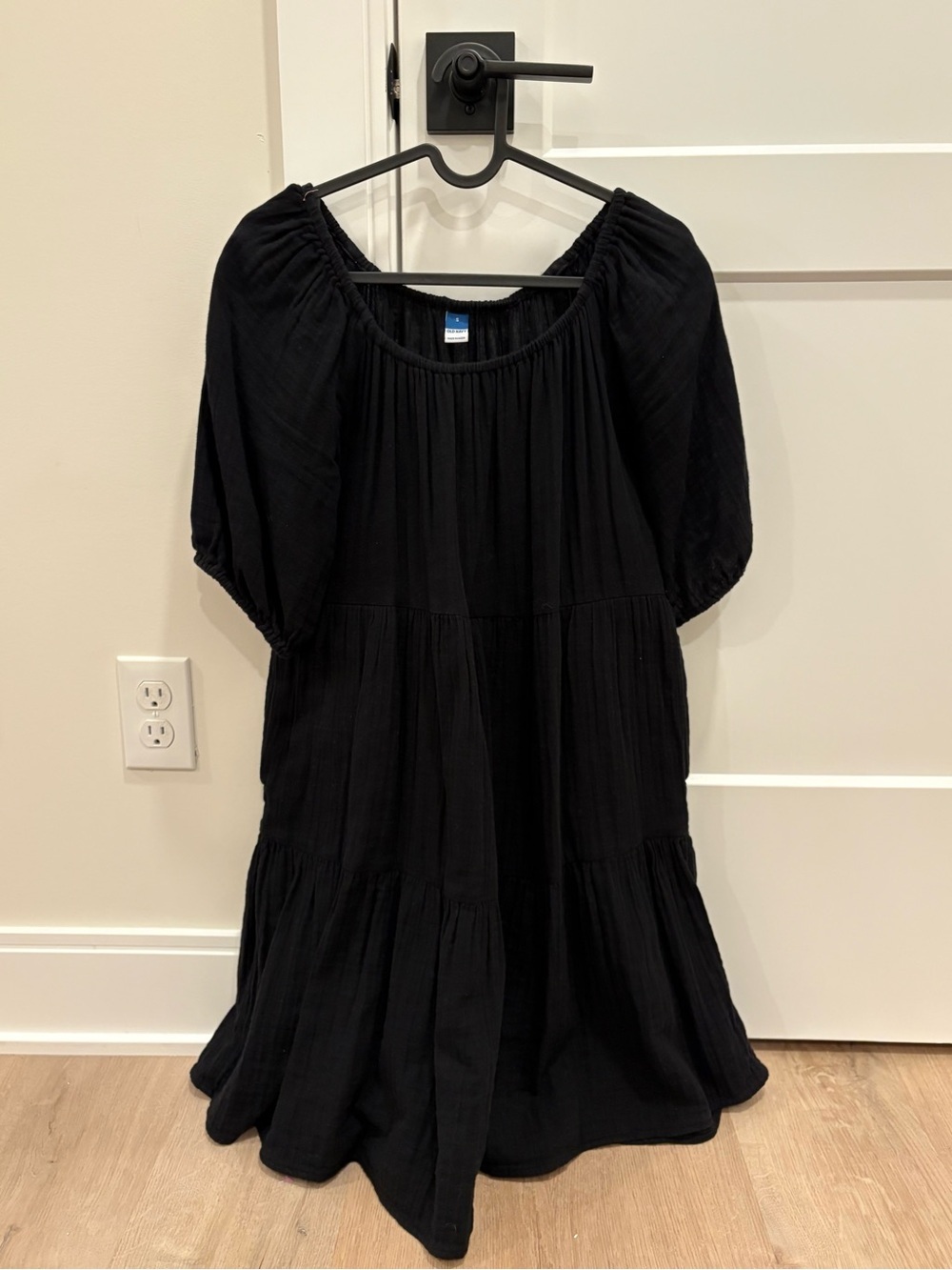Old Navy Black Pleated Short Sleeve Mini Dress - Picture 2 of 6